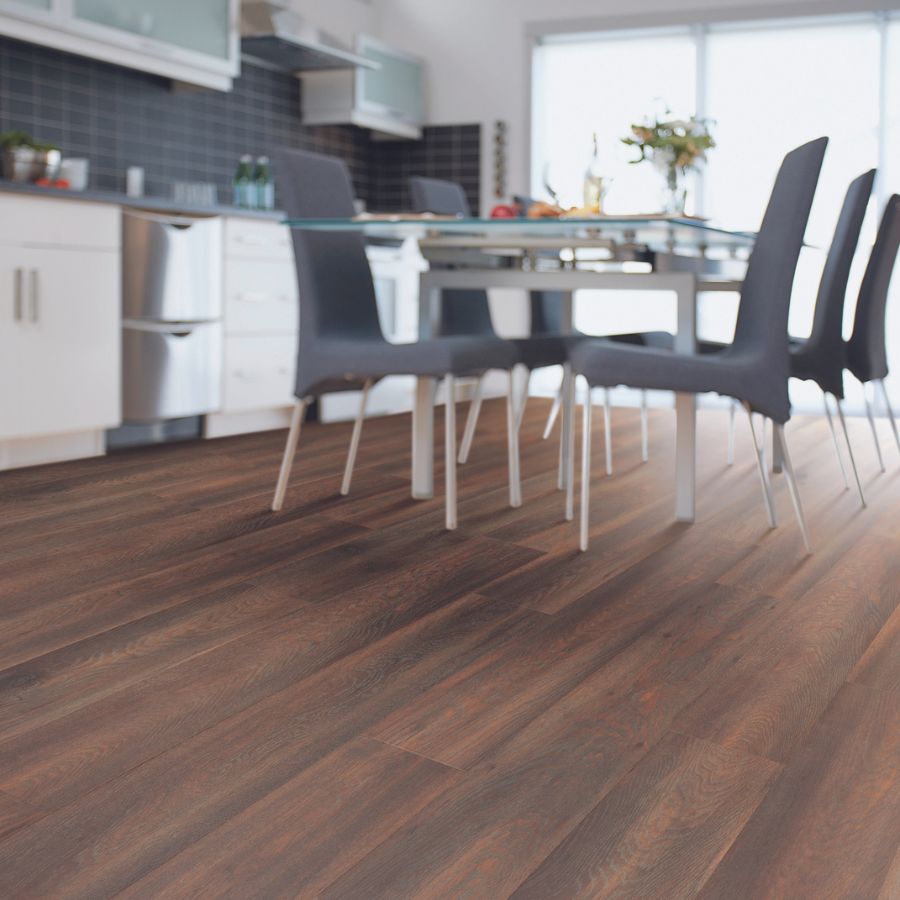 Wood-look laminate in kitchen, glass table, navy blue chairs